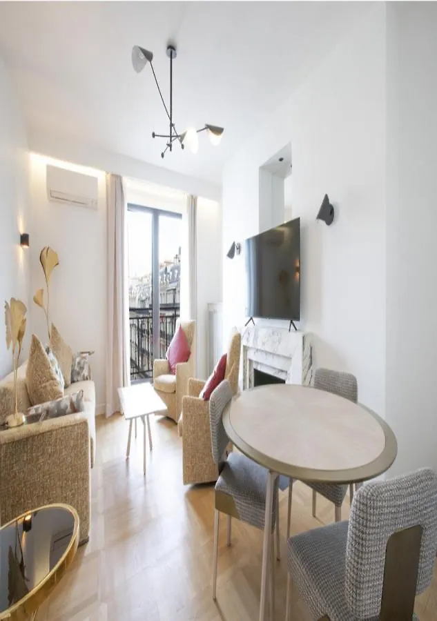 Jolie Appartement Paris Champs Elysee